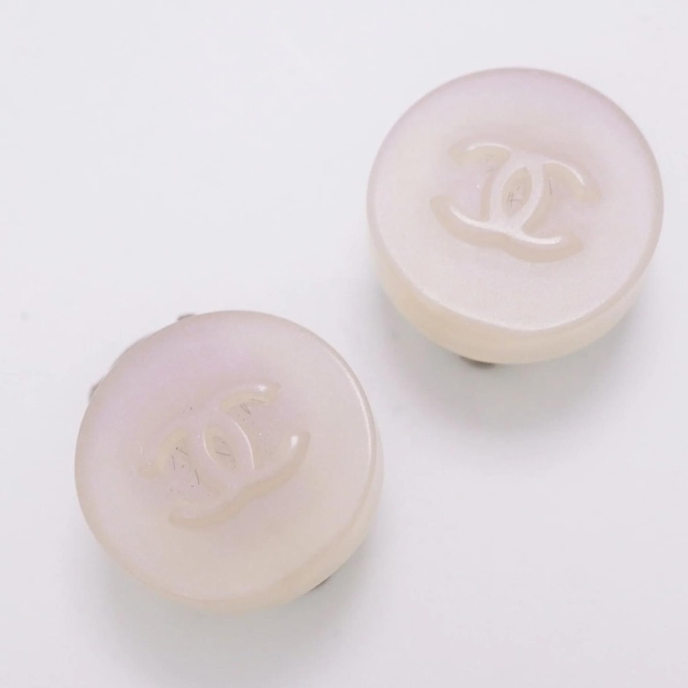 CHANEL White and Pink Iridescent CC Logo Clip Earrings - Picture 2 of 10